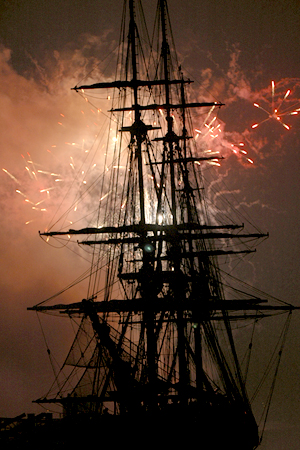 Salem Independence Day Fireworks & Friendship Copyright 2006 Jerry Halberstadt 3292